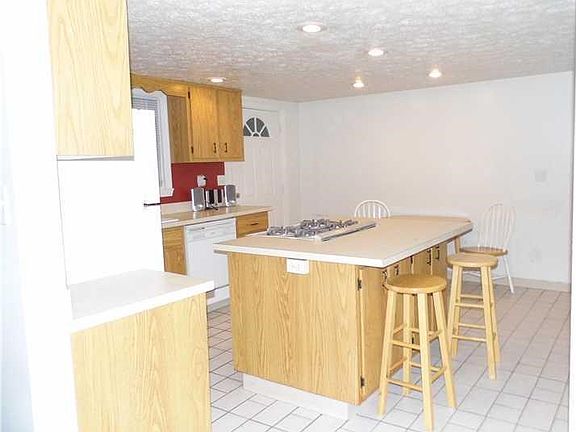 4th image of 626-628 Arlington Ave