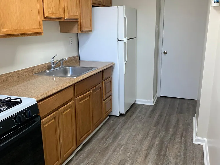 916 Grant Rd — Photo 9