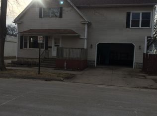 318 8th St NW, Cedar Rapids, IA 52405