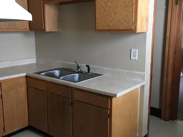 2221 Gross Ave NE — Photo 7