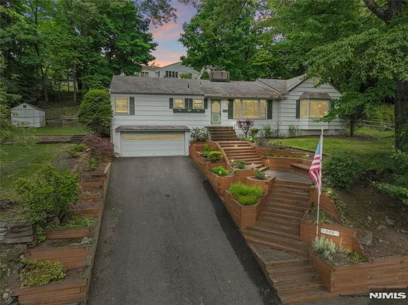 908 N Monroe St, Midland Park, NJ 07432