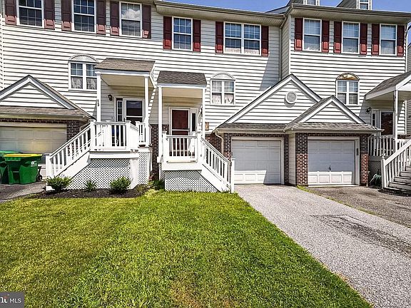 3rd image of 13 Ann Marie Ct