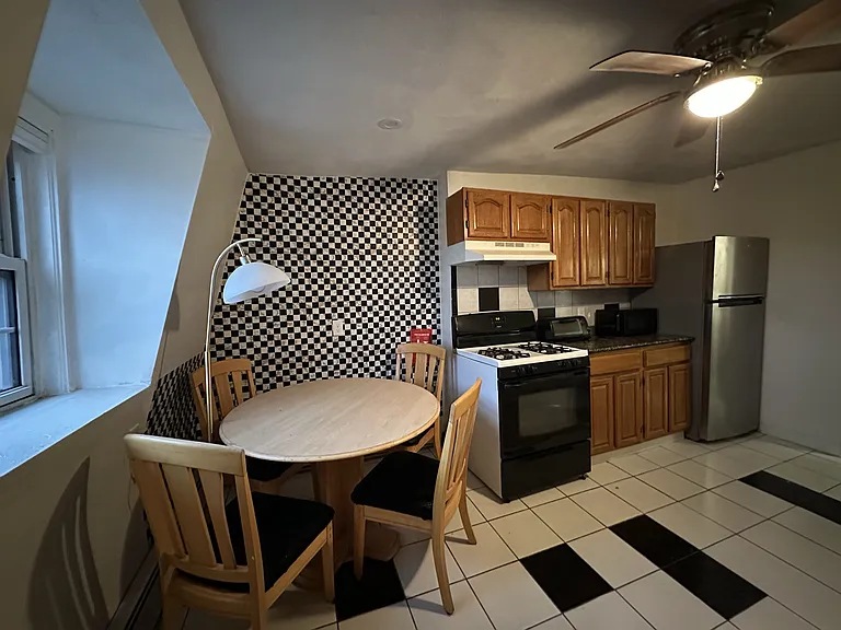125 London St — Photo 8