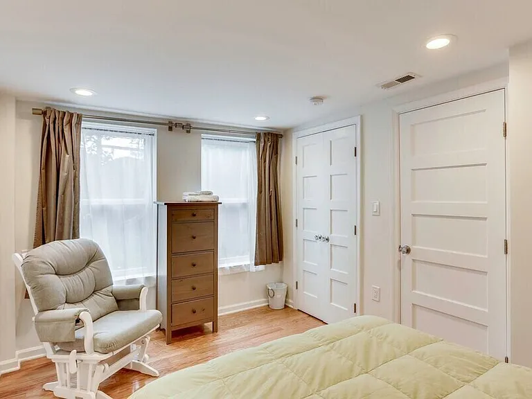 1010 C St SE #B — Photo 19