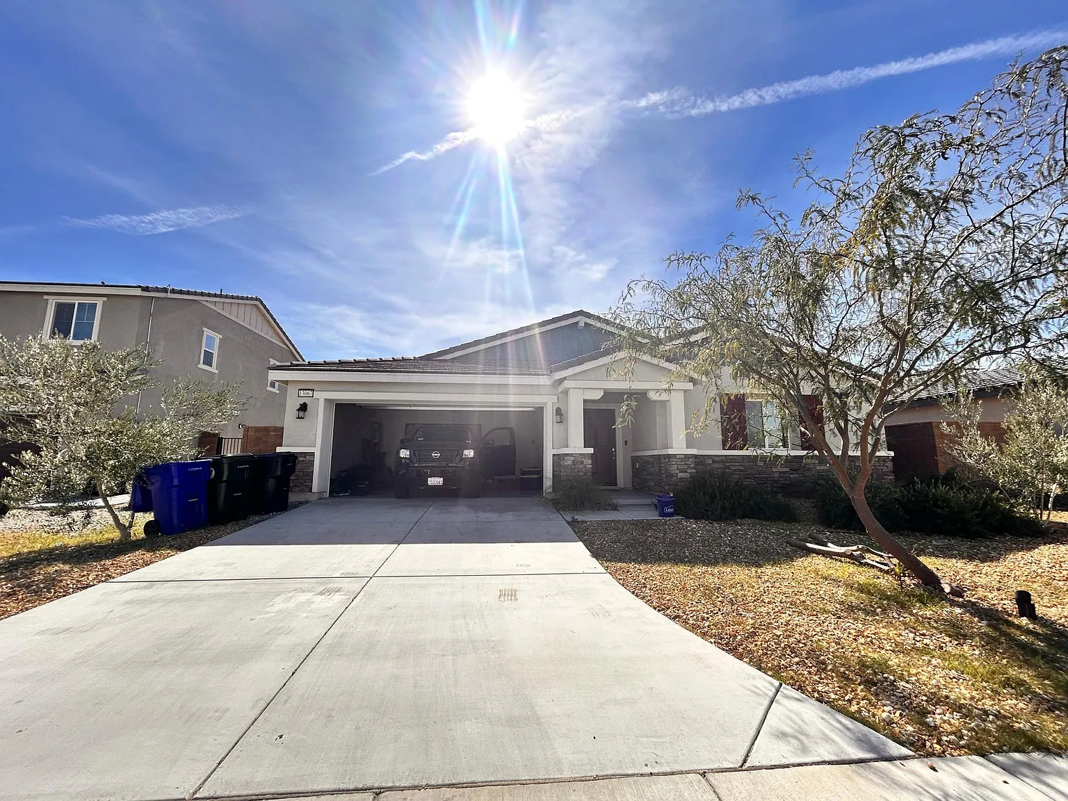 4 bed, 1982 sqft, $2,495 — Photo 2