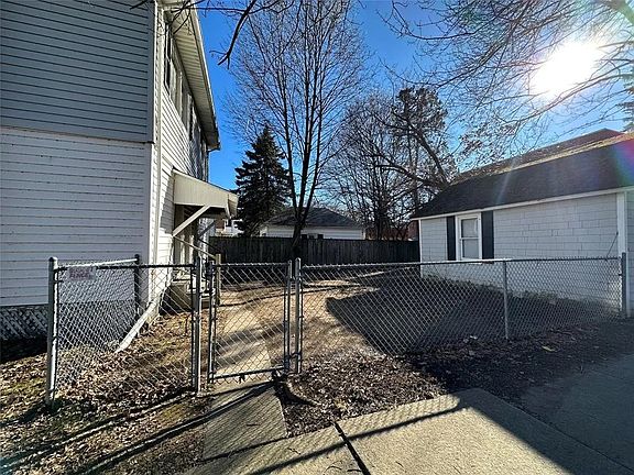 2nd image of 109 Schubert St #2