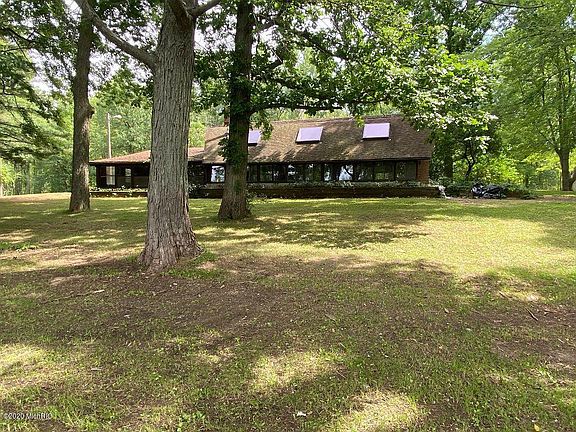 4th image of 9090 Lake Forest Dr