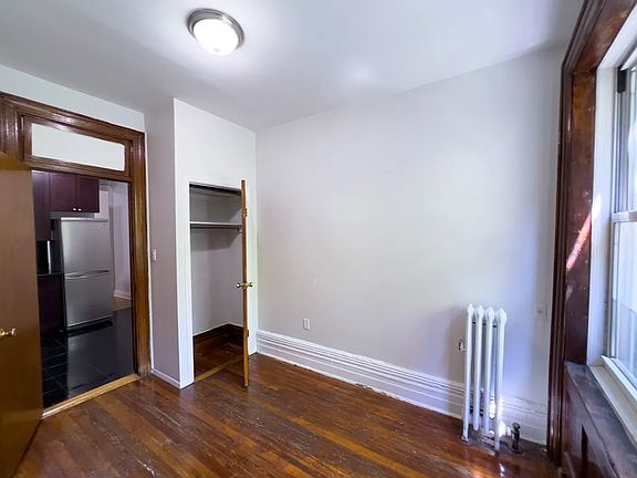 5th image of 42 Bank St APT 25