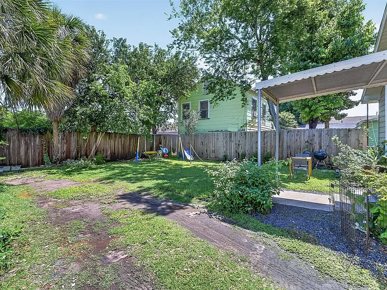 7039 Avenue E — Photo 22