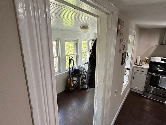 4th image of 21 Fay Ct Floor 2
