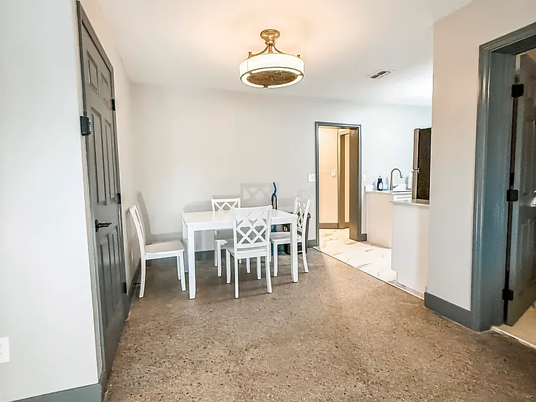 Cresthill Dr — Photo 10