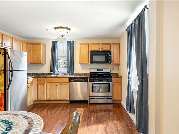 3rd image of 100 Rogers St Unit 1