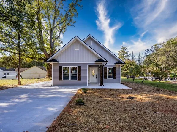 320 Skyview Dr, Winston Salem, NC 27127