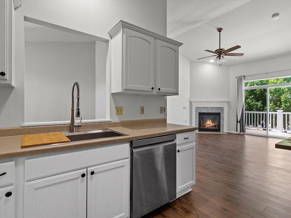 1st image of 844 Ashley AVENUE 33, Bldg 3