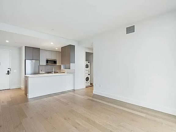 5th image of 92-27 160th St #1916