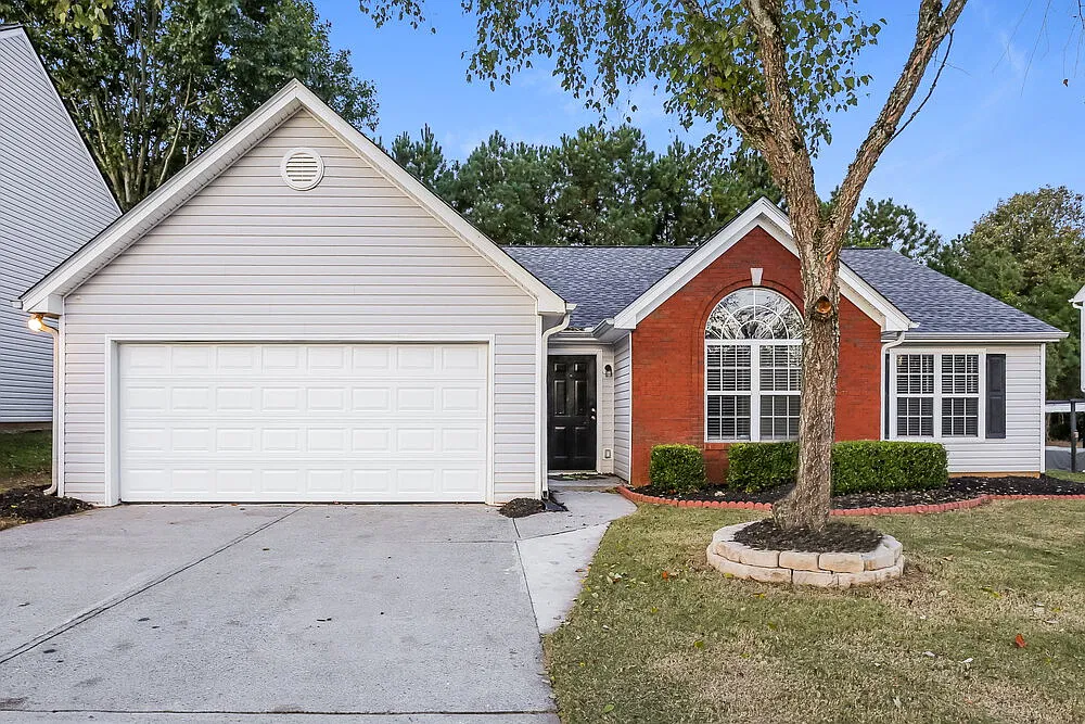 3 bed, 2.0 bath, 1560 sqft, $2,255 — Photo 1