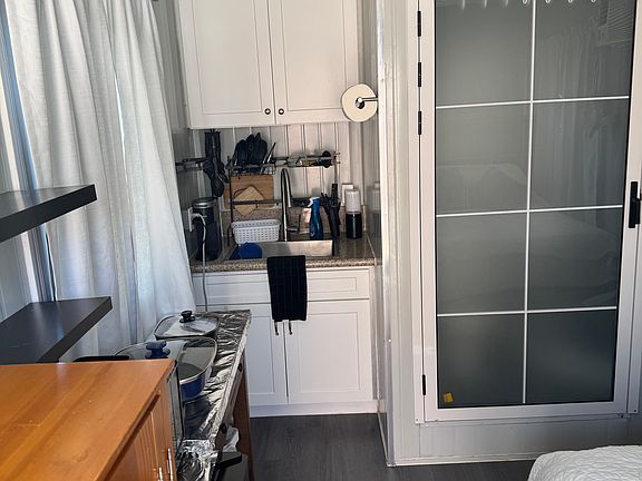 4th image of 4440 N Prospect Ave