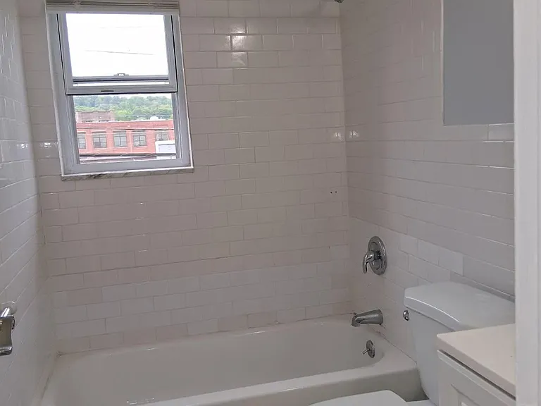 FAIRVIEW AVENUE APARTMENTS — Photo 19
