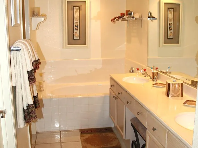 612 N Pageant Dr #B — Photo 2