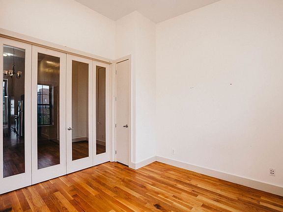 3rd image of 255 Jefferson St APT 3R