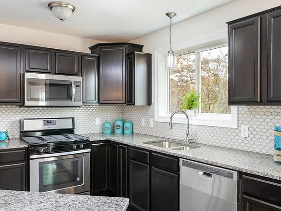 2nd image of 729 River Hills Ct