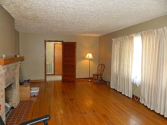 3rd image of 642 Anderson Ave