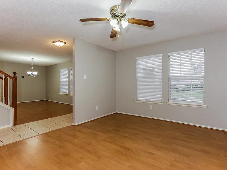 735 Cedarwood Dr — Photo 9