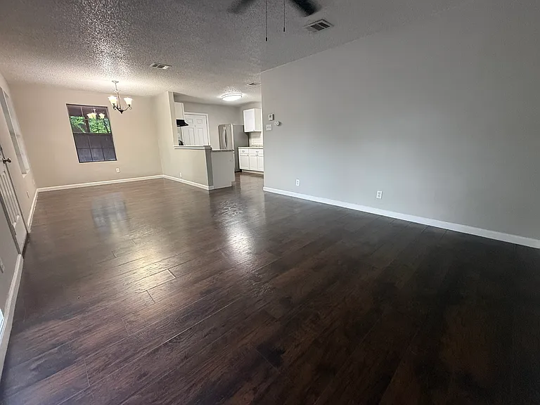 918 W Harding Blvd — Photo 3