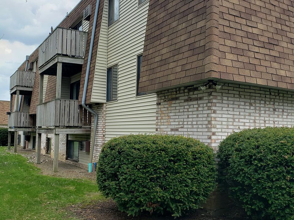 1st image of 120-124 Fox Hill Ln #120B-124H