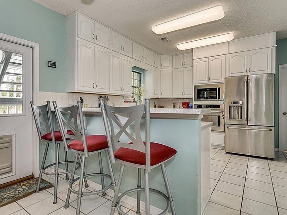 3rd image of 3014 Coral Strip Pkwy