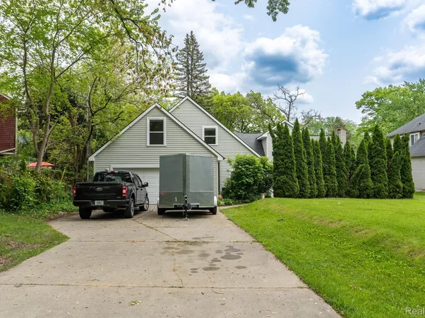 4386 Middledale Ave, West Bloomfield, MI 48323