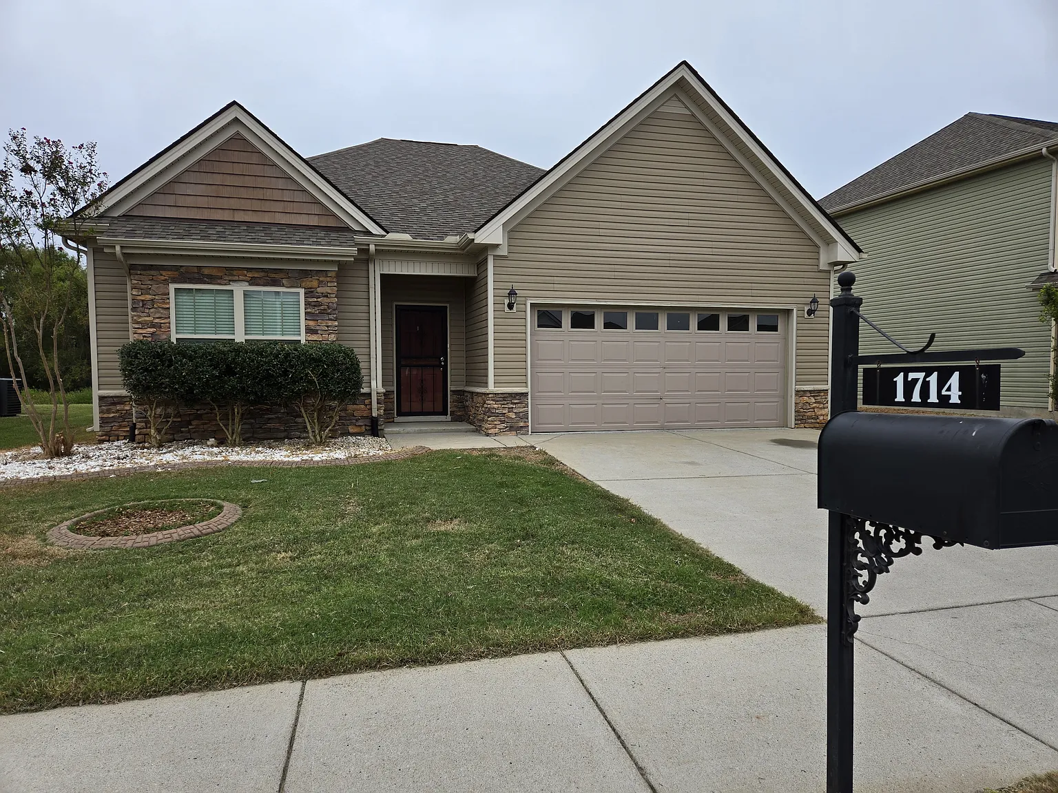 3 bed, 1624 sqft, $2,245 — Photo 1