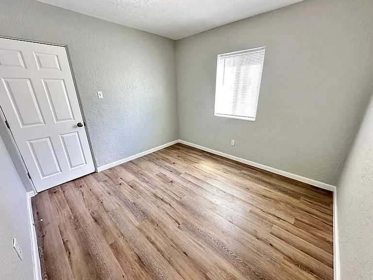 2120 La Veta Dr NE — Photo 29