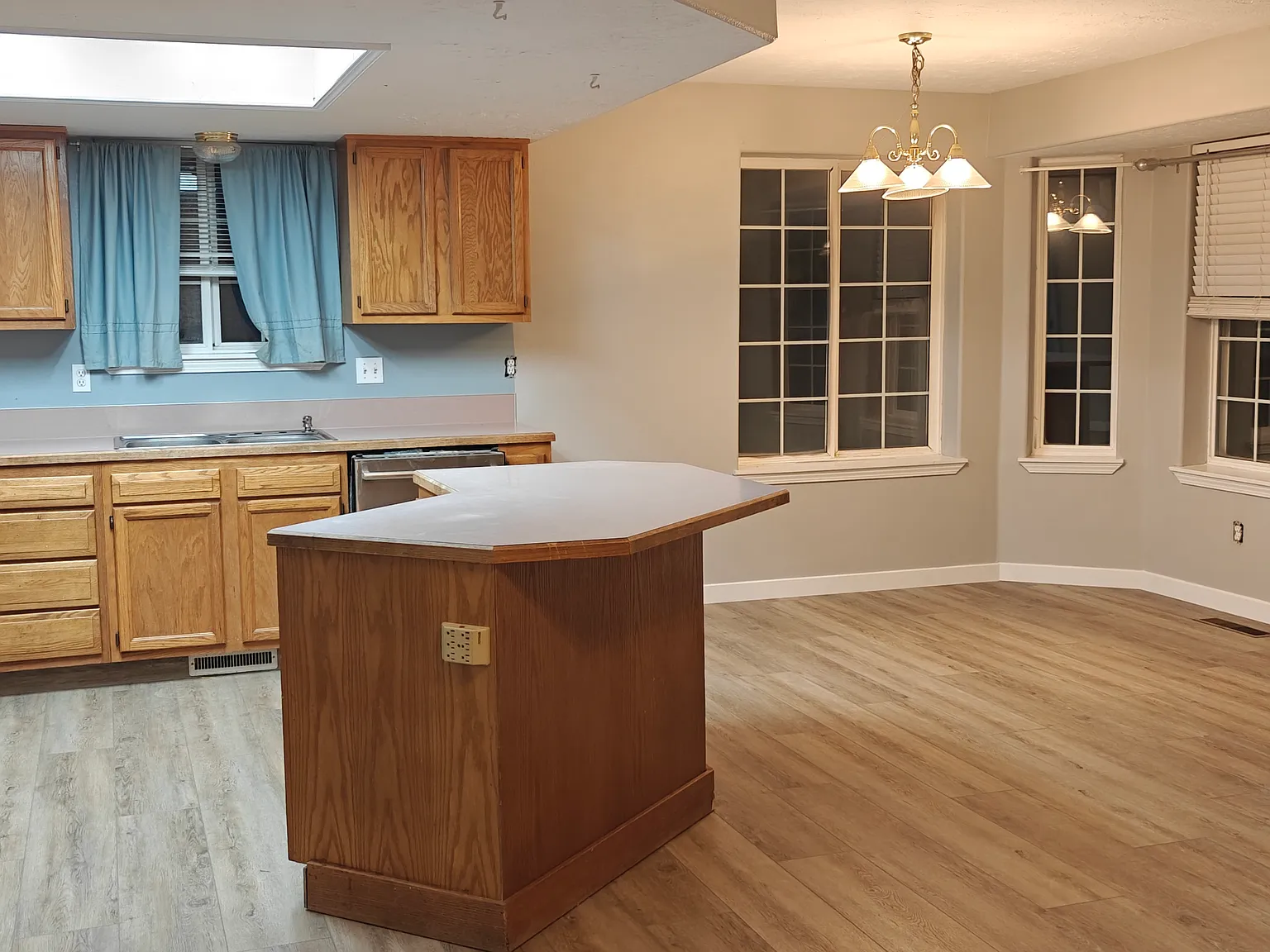 3 bed, 1416 sqft, $2,200 — Photo 4