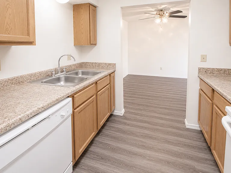 Woodside Village Apartments — Photo 17