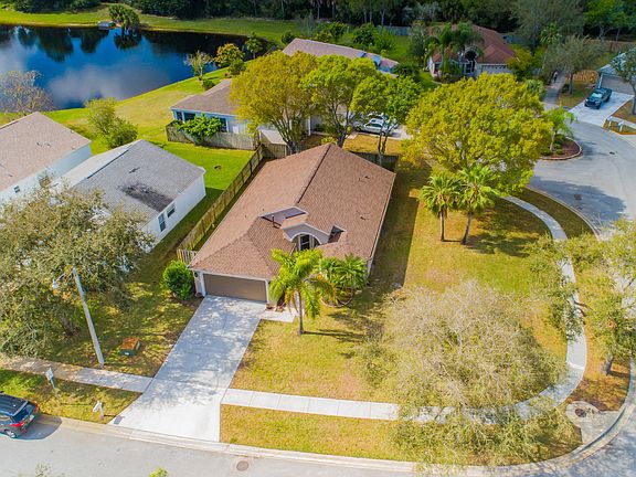 2nd image of 8059 Bracken Ln
