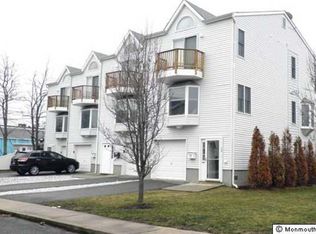 39 Jackson St, Highlands, NJ 07732