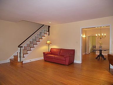2nd image of 1110 Woodlawn Ave