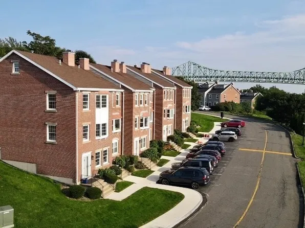 49 Breakwater Dr #T-10, Chelsea, MA 02150