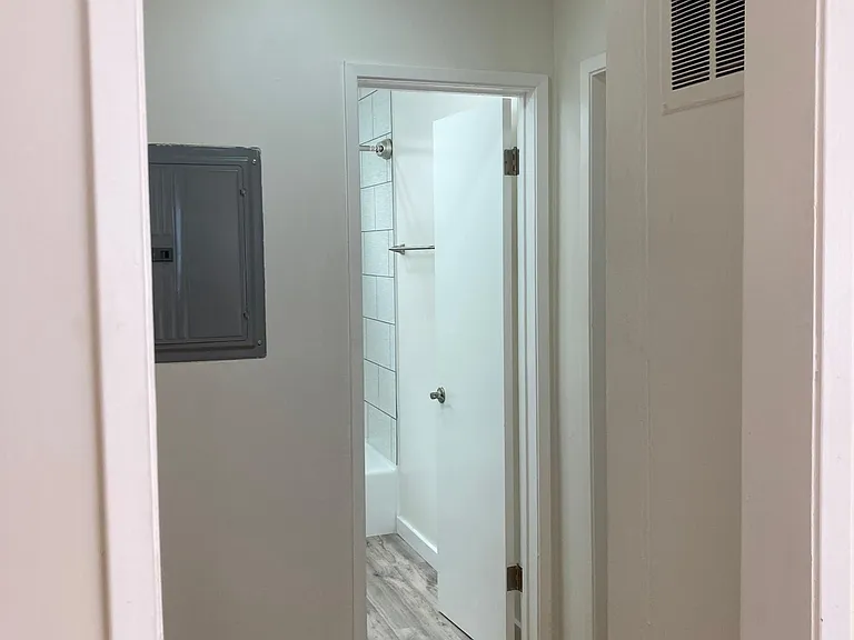 148 S Hayworth Ave #4 — Photo 6