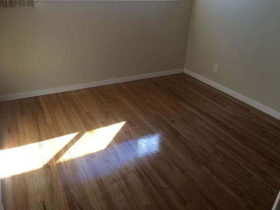 3rd image of 4308 N Lakewood Blvd APT B