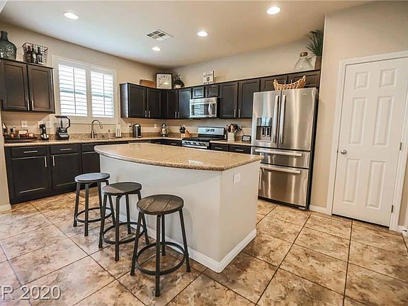 5th image of 368 Hillhead Ct