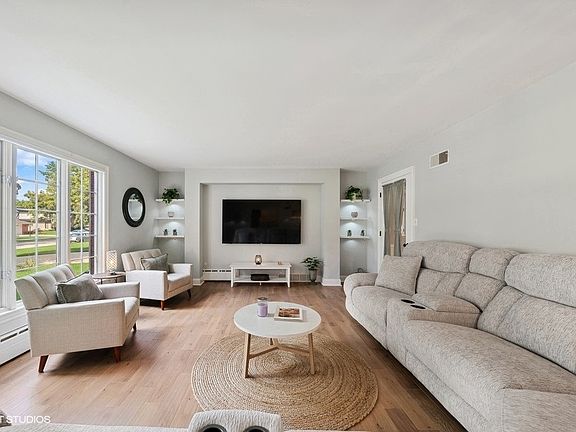 4th image of 3000 Twin Oaks Dr