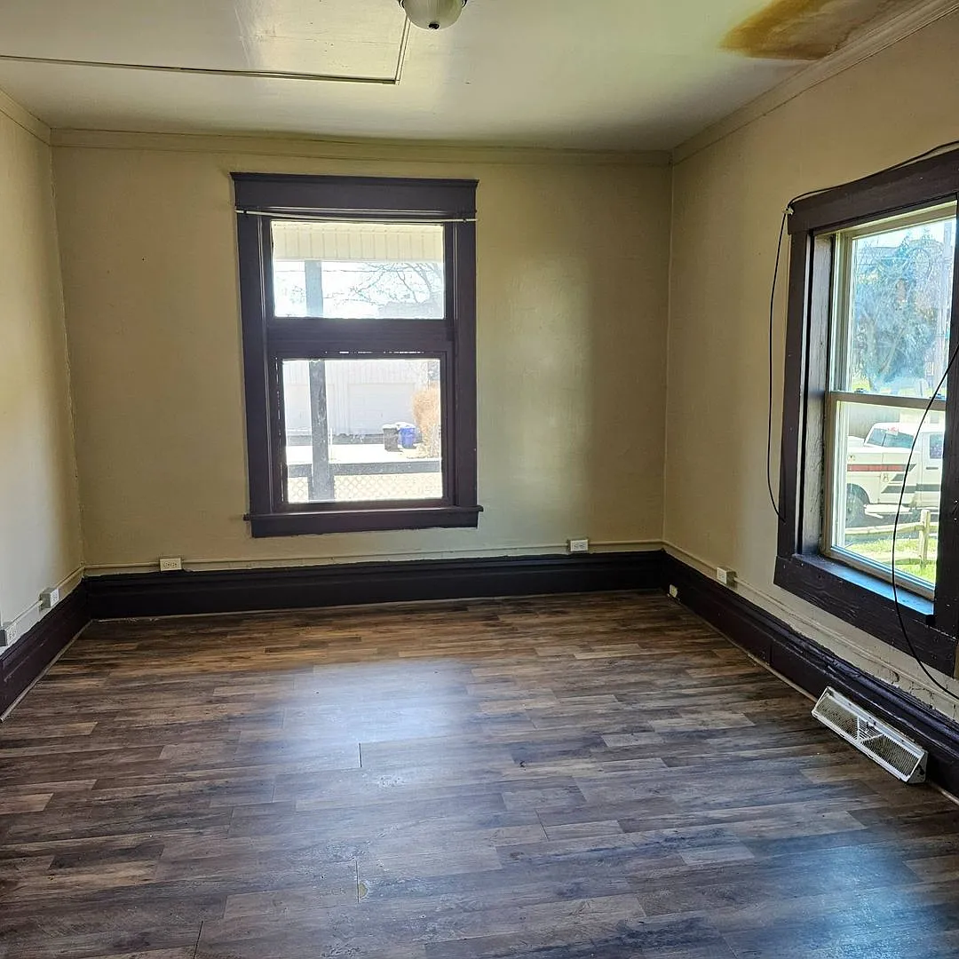303 Phillips St — Photo 3