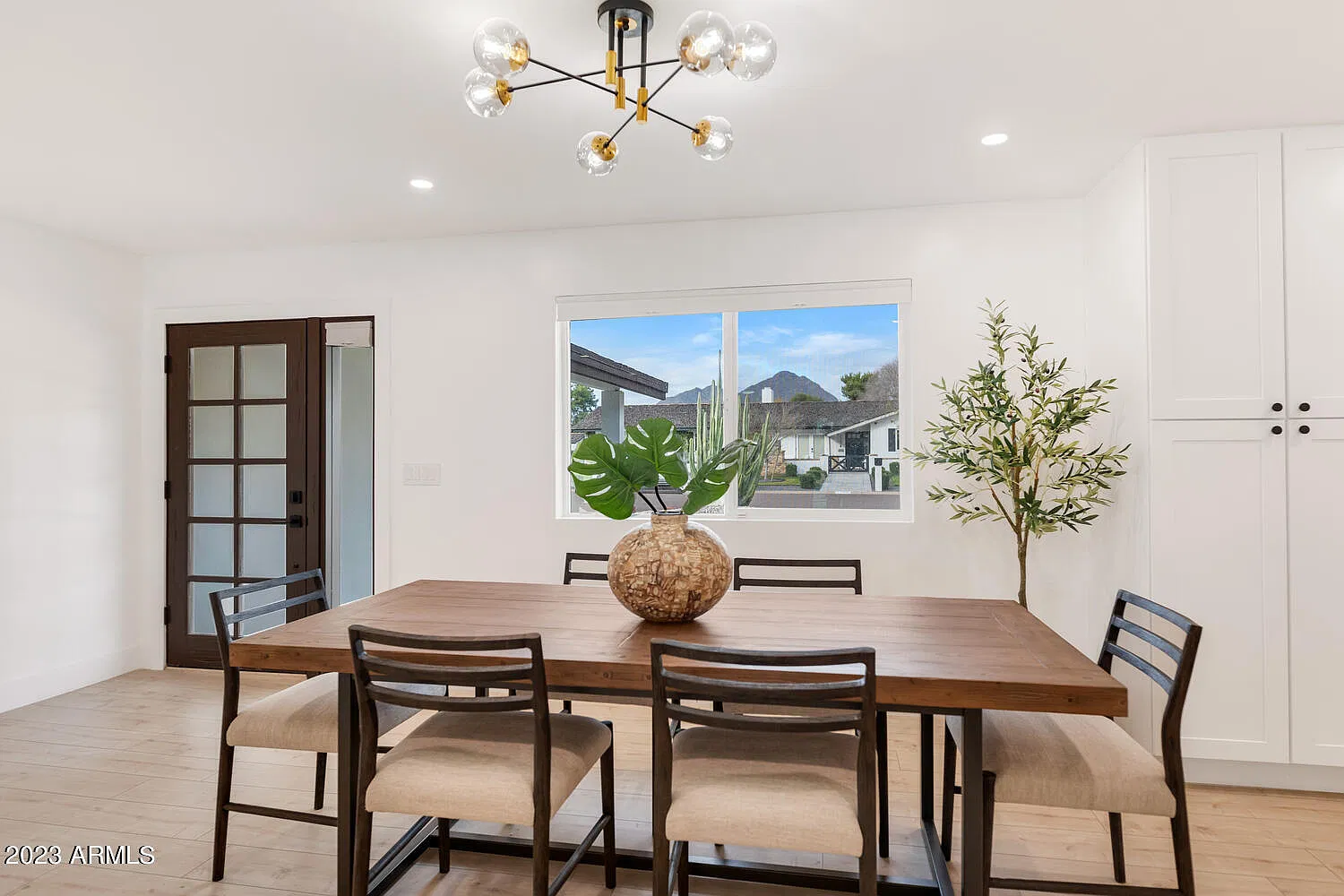 4 bed, 3.0 bath, 2989 sqft, $9,995 — Photo 4