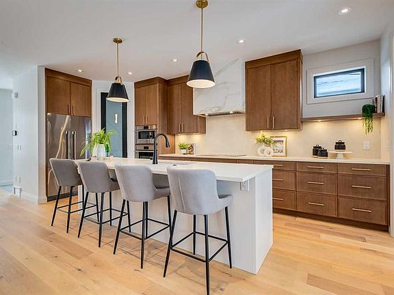 2nd image of 2233 E 35th St SW