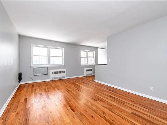 4th image of 991 E 77th St