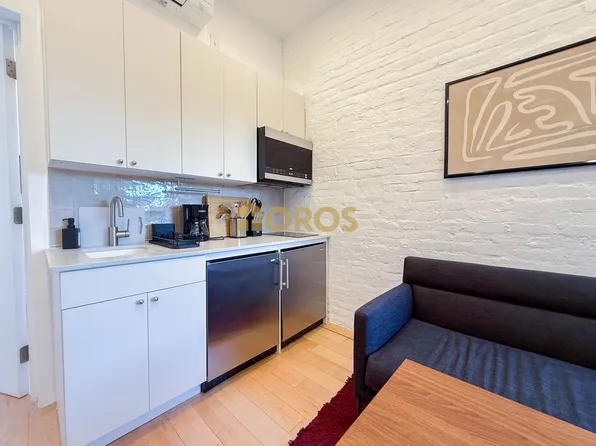 322 East 11th Street image 4 of 10