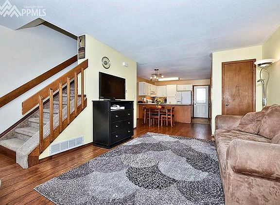2nd image of 5553 Tamworth Dr