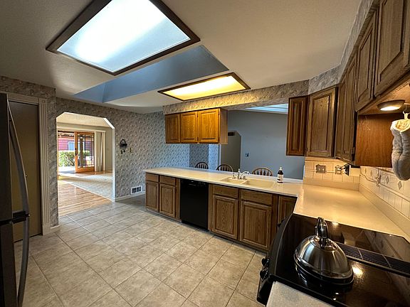 3rd image of 8932 Wendy Dr SE